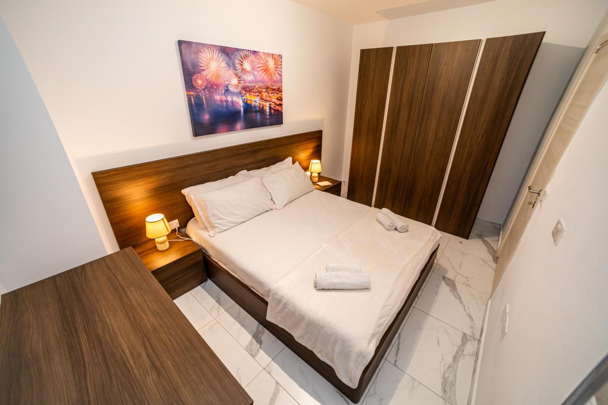Sea Breeze, Spacious 2-Bedroom Lux Seaside Apartments St. Paul's Bay Exterior photo