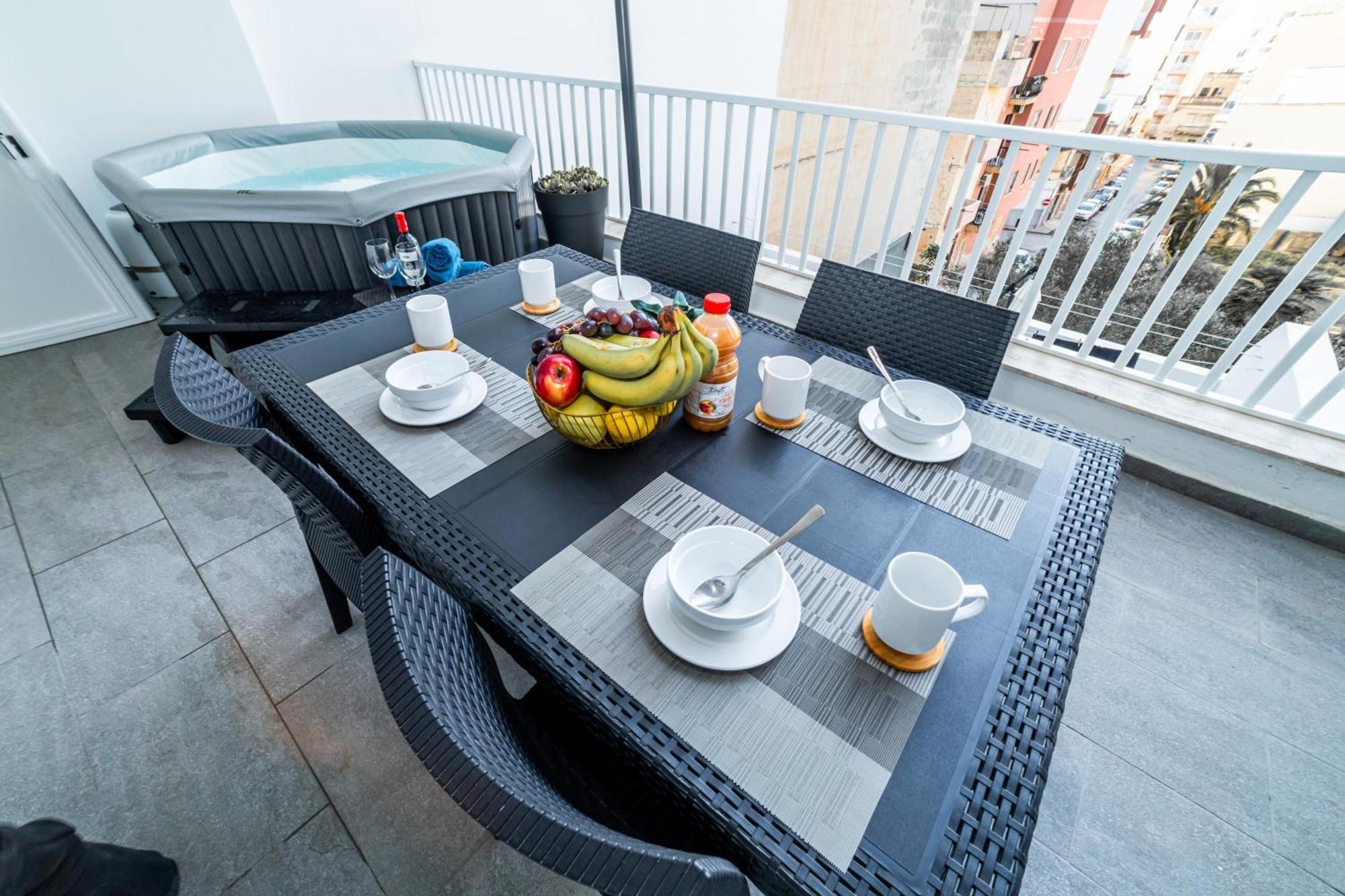 Sea Breeze, Spacious 2-Bedroom Lux Seaside Apartments St. Paul's Bay Exterior photo